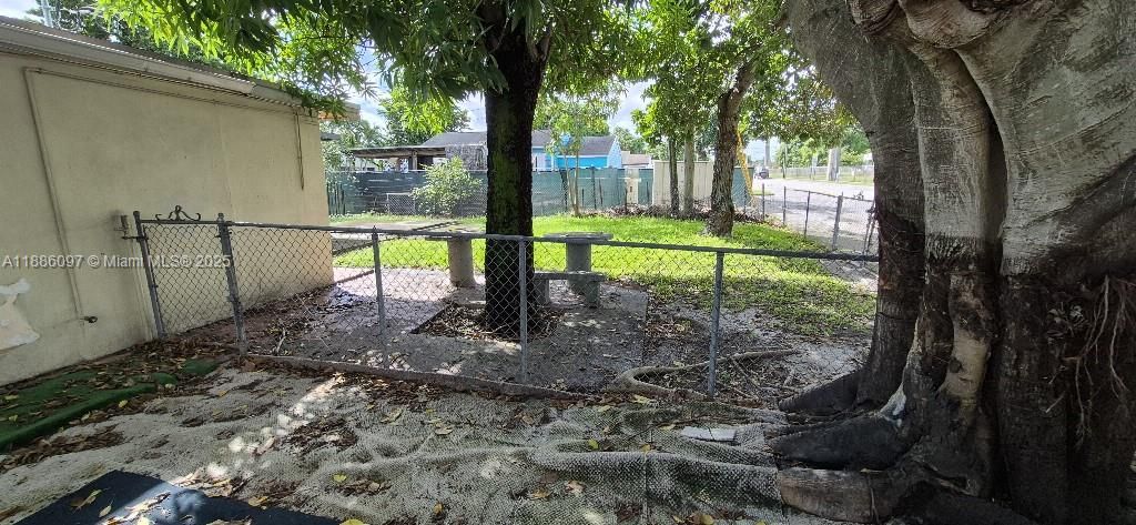 Active With Contract: $499,995 (3 beds, 3 baths, 2074 Square Feet)