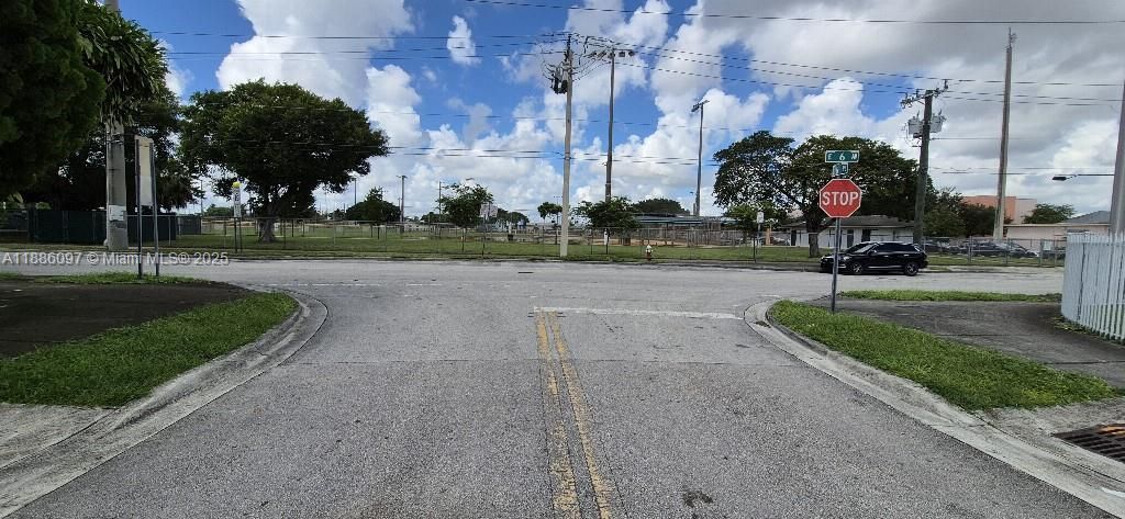 Active With Contract: $499,995 (3 beds, 3 baths, 2074 Square Feet)