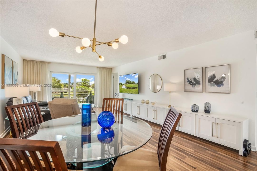 Под контрактом: $149,900 (2 спален, 2 ванн, 1025 Квадратных фут)