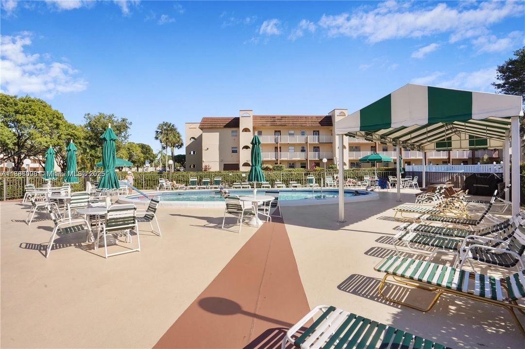 Под контрактом: $149,900 (2 спален, 2 ванн, 1025 Квадратных фут)