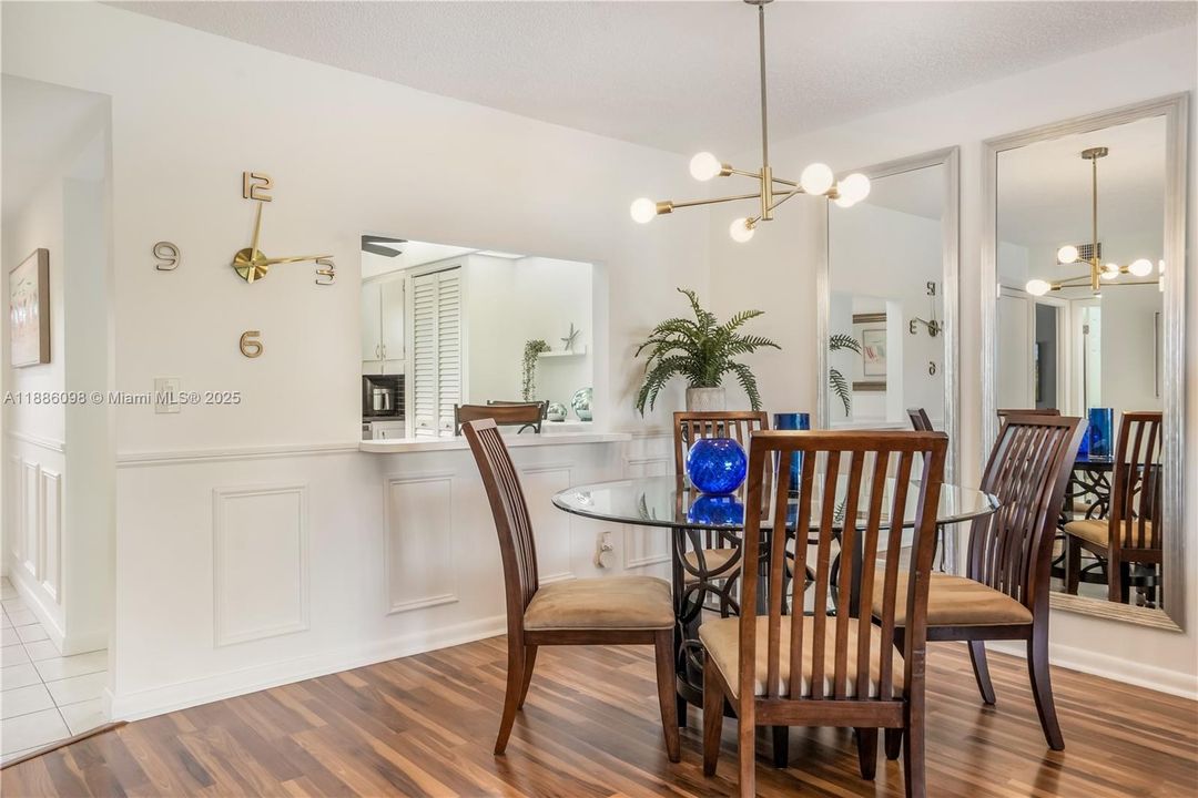 Под контрактом: $149,900 (2 спален, 2 ванн, 1025 Квадратных фут)