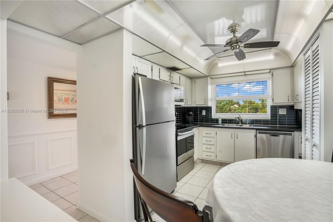 Под контрактом: $149,900 (2 спален, 2 ванн, 1025 Квадратных фут)