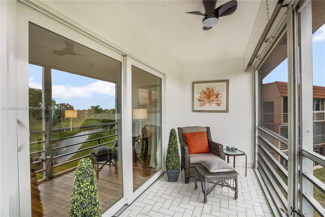 Под контрактом: $149,900 (2 спален, 2 ванн, 1025 Квадратных фут)