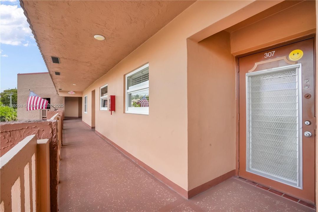 Под контрактом: $149,900 (2 спален, 2 ванн, 1025 Квадратных фут)