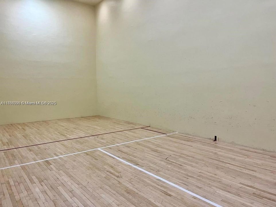 Под контрактом: $149,900 (2 спален, 2 ванн, 1025 Квадратных фут)