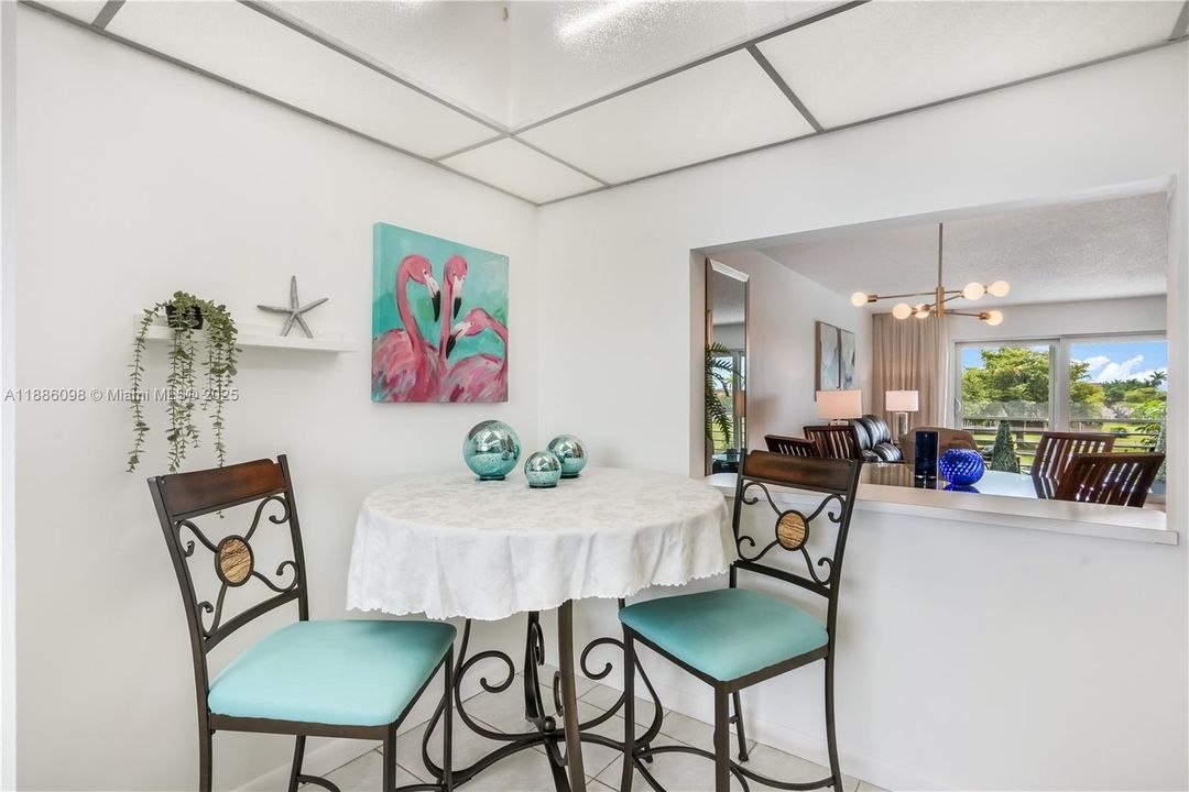 Под контрактом: $149,900 (2 спален, 2 ванн, 1025 Квадратных фут)