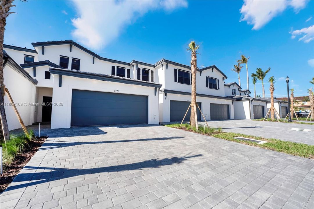 На продажу: $739,000 (3 спален, 2 ванн, 1641 Квадратных фут)