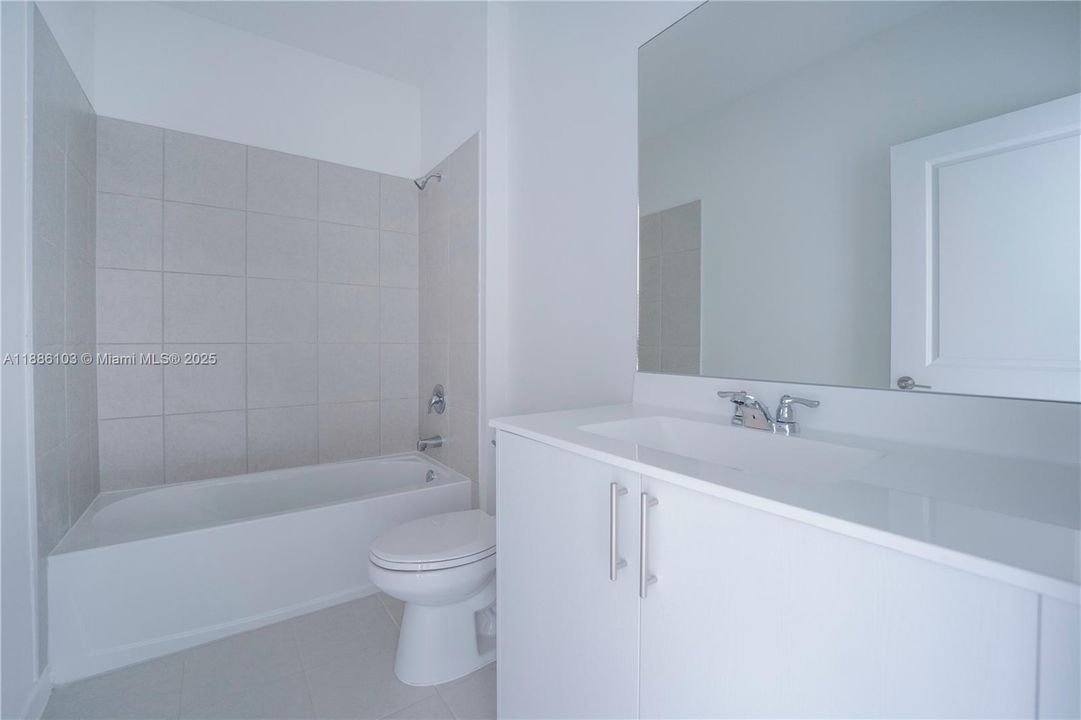 На продажу: $739,000 (3 спален, 2 ванн, 1641 Квадратных фут)