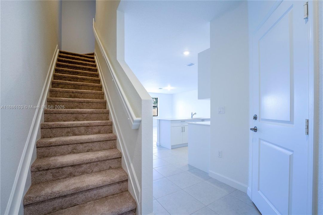 На продажу: $739,000 (3 спален, 2 ванн, 1641 Квадратных фут)