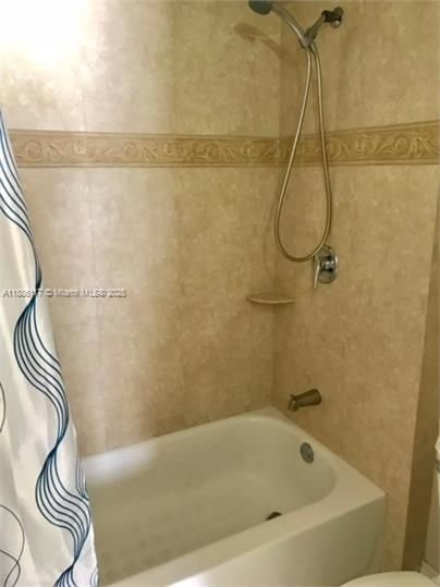 合同活跃: $1,750 (2 贝兹, 2 浴室, 912 平方英尺)