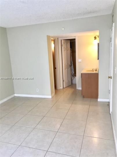 合同活跃: $1,750 (2 贝兹, 2 浴室, 912 平方英尺)