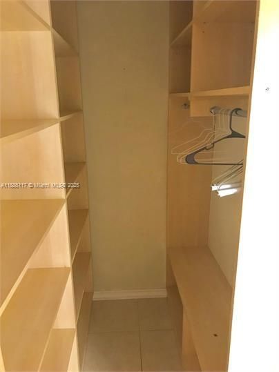 合同活跃: $1,750 (2 贝兹, 2 浴室, 912 平方英尺)