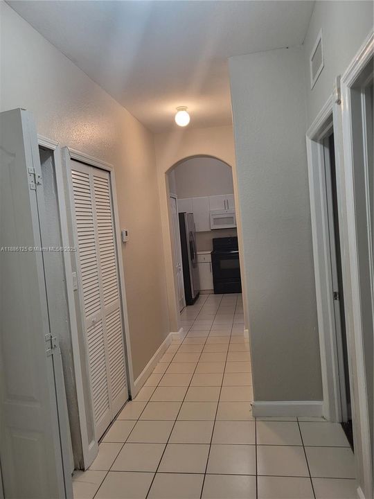 Active With Contract: $199,900 (3 beds, 2 baths, 1182 Square Feet)