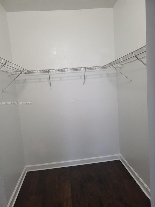 Active With Contract: $199,900 (3 beds, 2 baths, 1182 Square Feet)