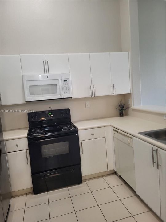 Active With Contract: $199,900 (3 beds, 2 baths, 1182 Square Feet)