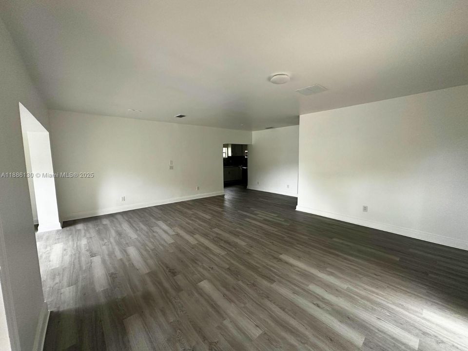 Active With Contract: $4,200 (4 beds, 3 baths, 1633 Square Feet)