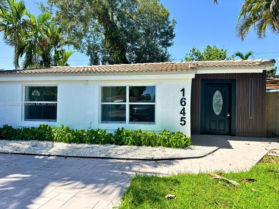 Active With Contract: $4,200 (4 beds, 3 baths, 1633 Square Feet)