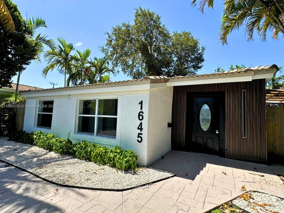 Active With Contract: $4,200 (4 beds, 3 baths, 1633 Square Feet)