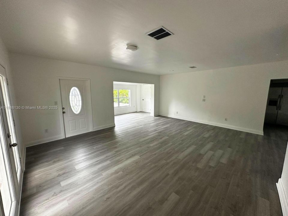 Active With Contract: $4,200 (4 beds, 3 baths, 1633 Square Feet)