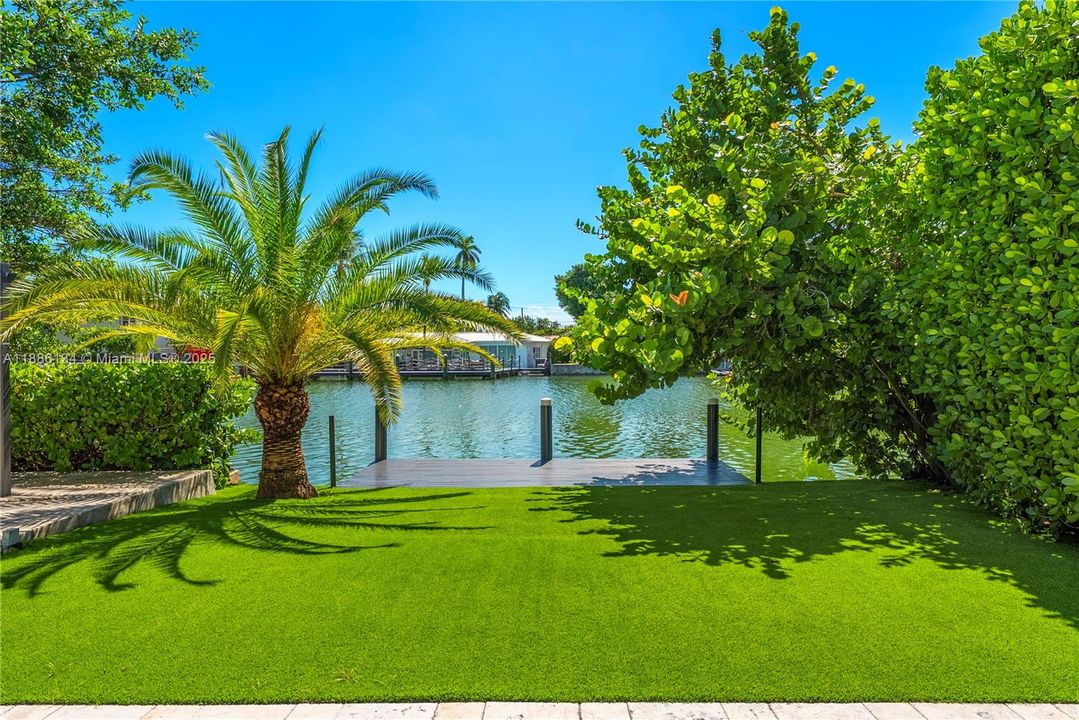 Под контрактом: $3,597,000 (4 спален, 3 ванн, 3248 Квадратных фут)