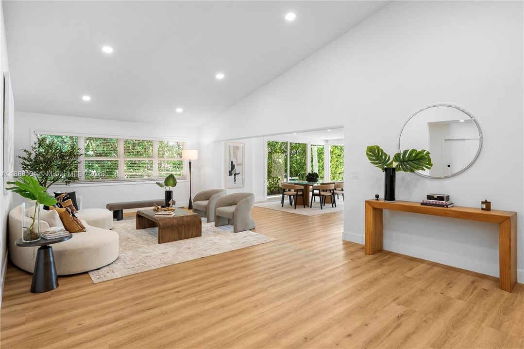 Под контрактом: $3,597,000 (4 спален, 3 ванн, 3248 Квадратных фут)