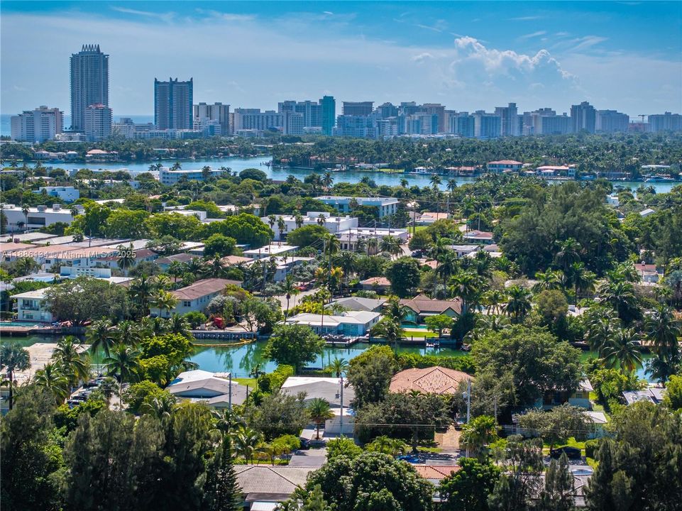 Под контрактом: $3,597,000 (4 спален, 3 ванн, 3248 Квадратных фут)