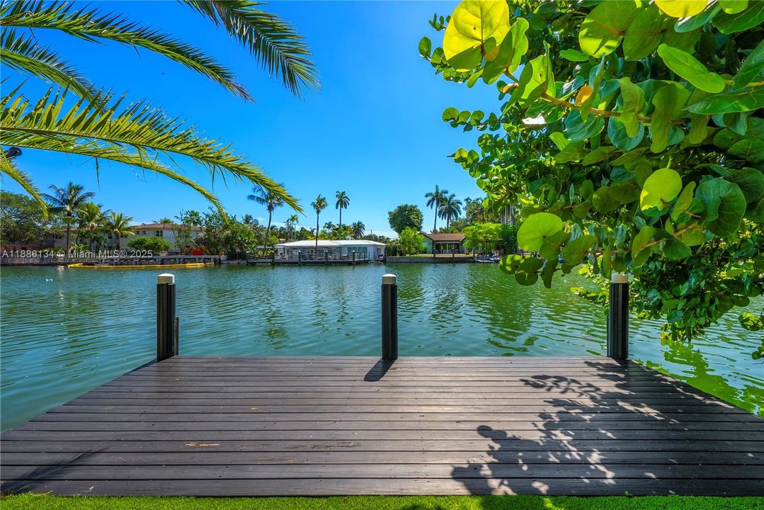 Под контрактом: $3,597,000 (4 спален, 3 ванн, 3248 Квадратных фут)