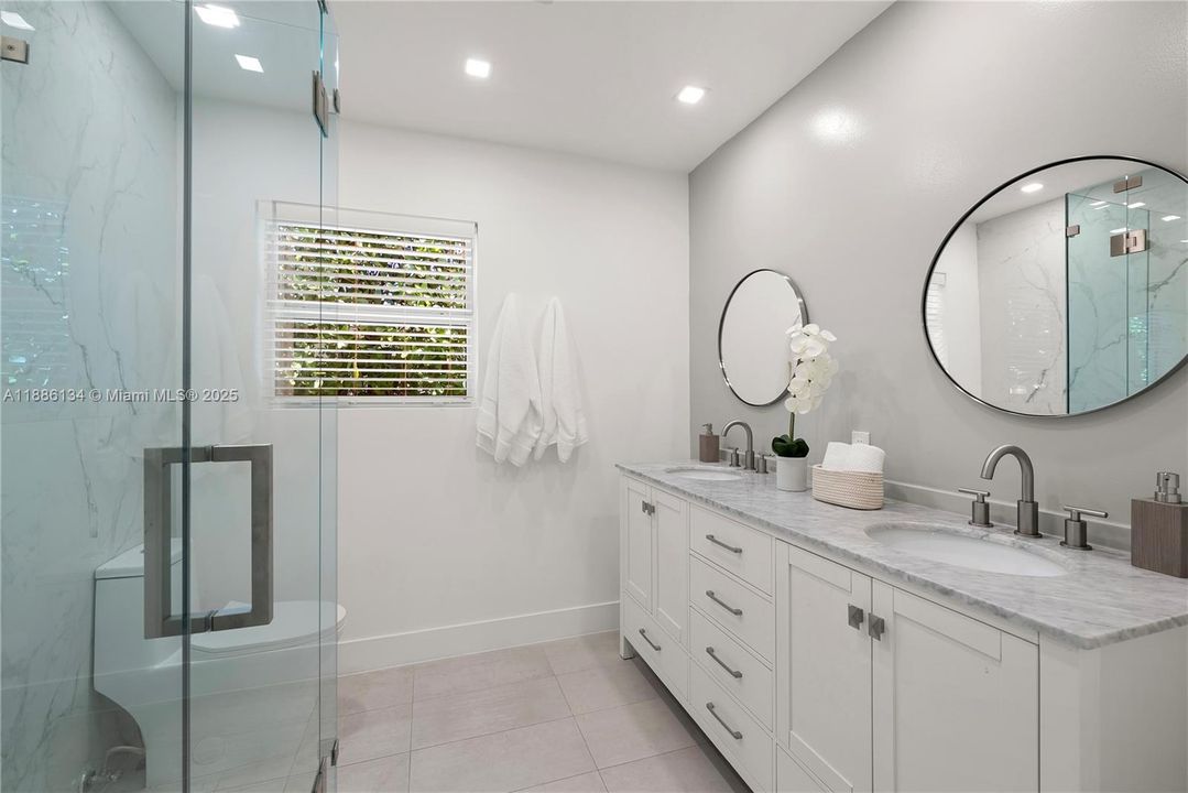 Под контрактом: $3,597,000 (4 спален, 3 ванн, 3248 Квадратных фут)