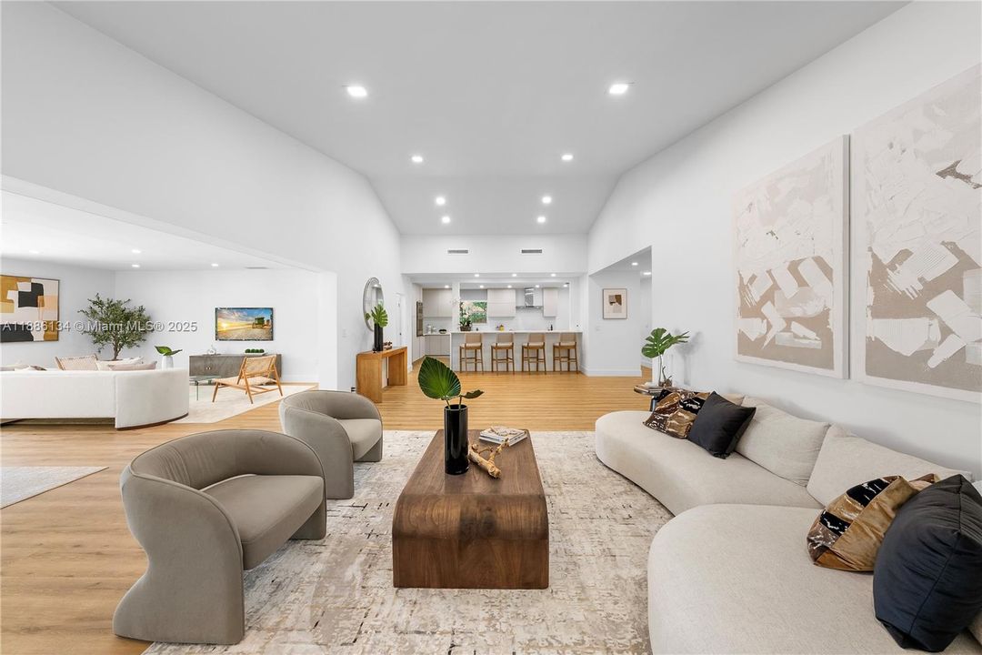 Под контрактом: $3,597,000 (4 спален, 3 ванн, 3248 Квадратных фут)