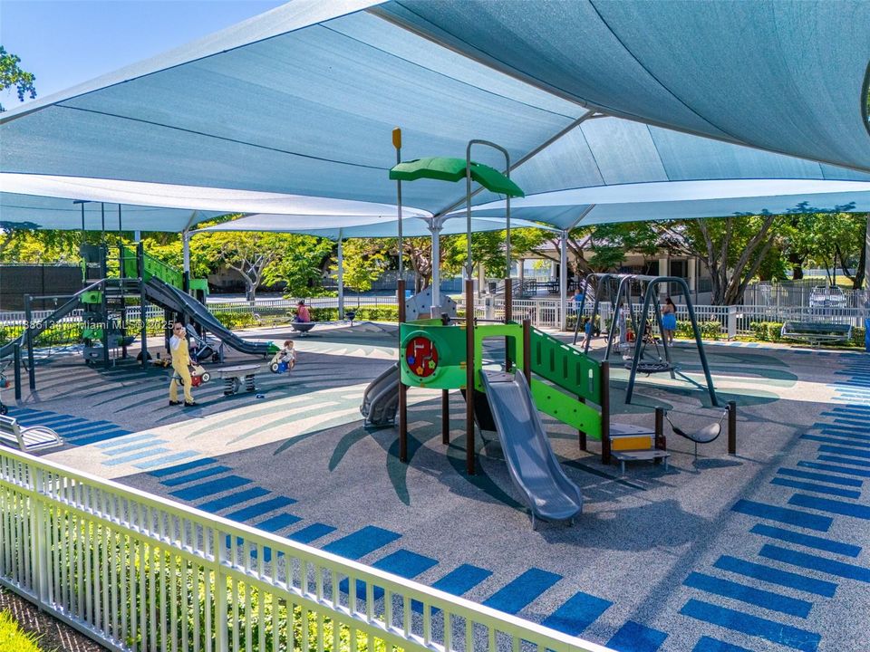 Под контрактом: $3,597,000 (4 спален, 3 ванн, 3248 Квадратных фут)