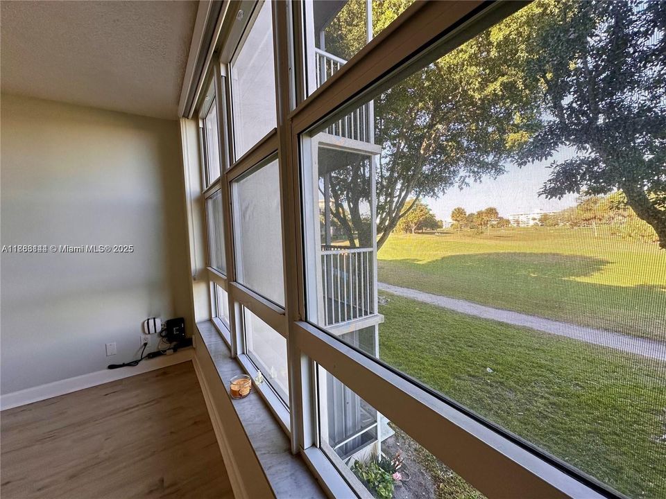 For Sale: $159,000 (1 beds, 1 baths, 900 Square Feet)