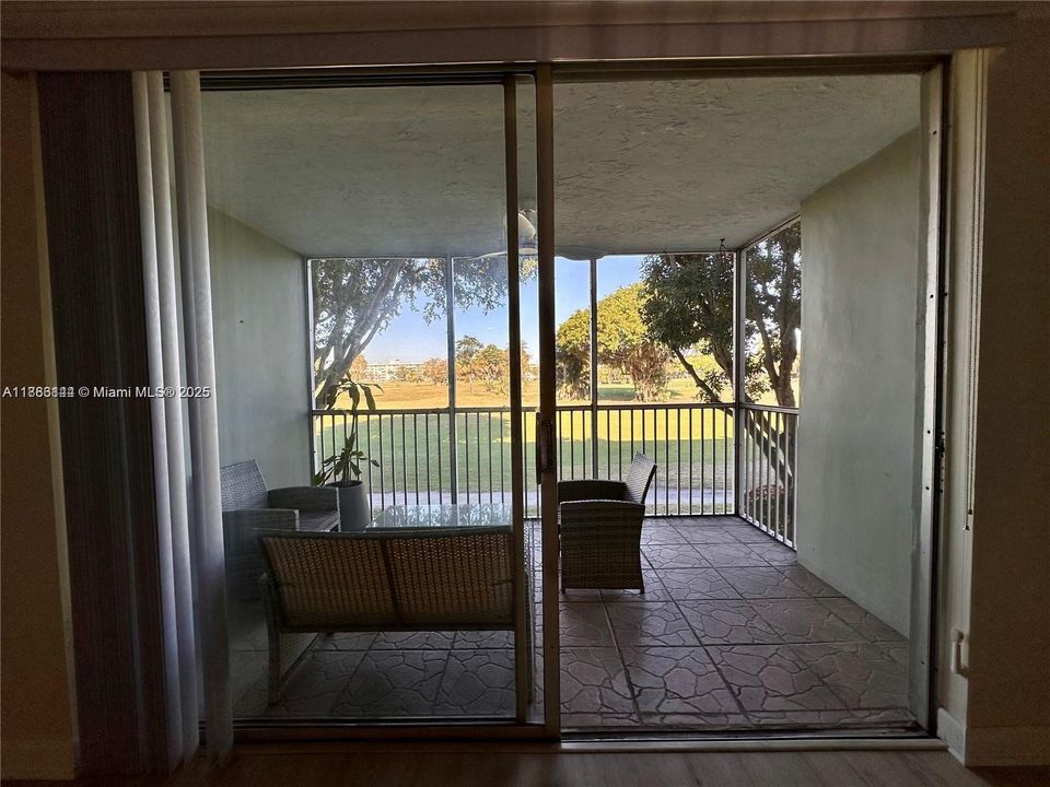 For Sale: $159,000 (1 beds, 1 baths, 900 Square Feet)