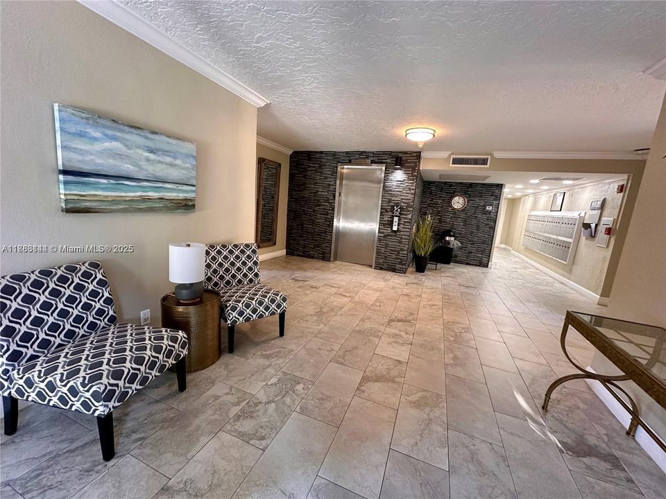 For Sale: $159,000 (1 beds, 1 baths, 900 Square Feet)