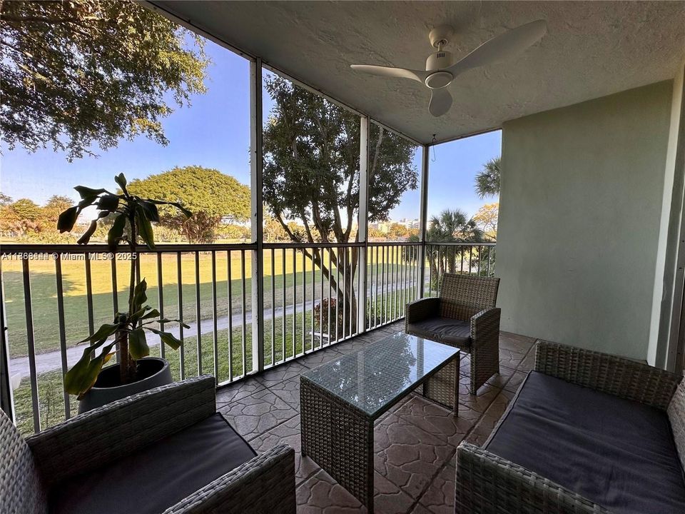 For Sale: $159,000 (1 beds, 1 baths, 900 Square Feet)