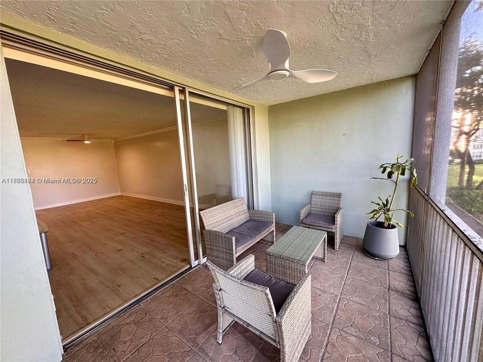 For Sale: $159,000 (1 beds, 1 baths, 900 Square Feet)