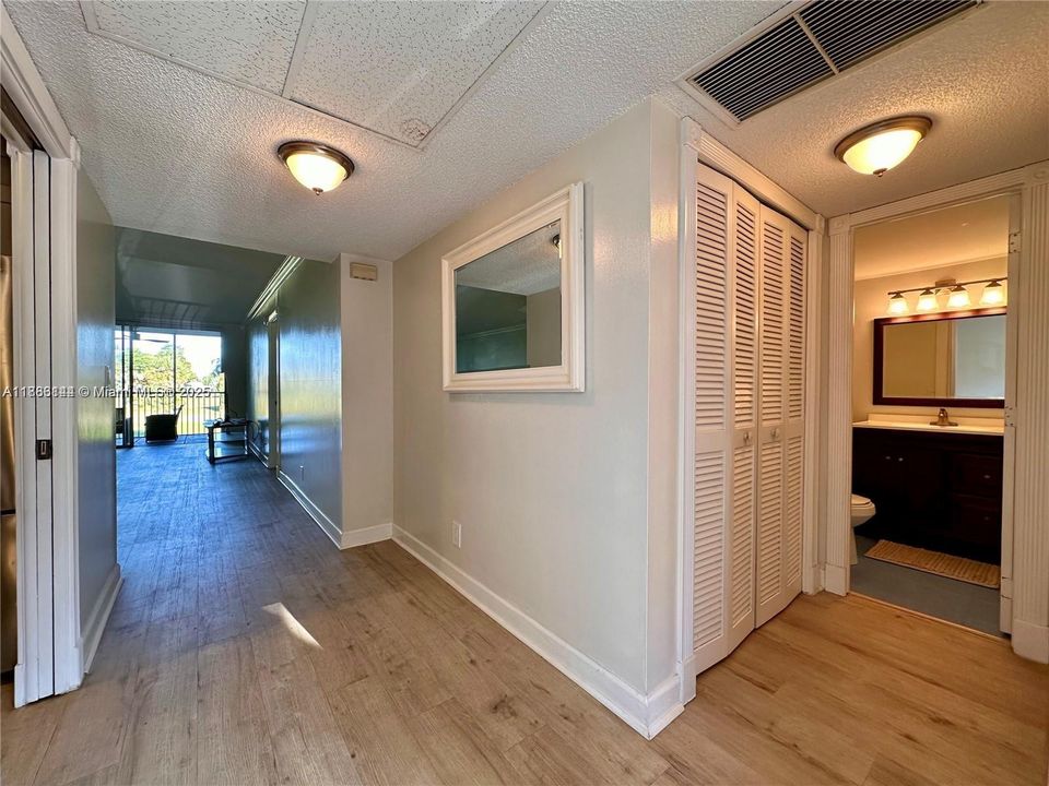 For Sale: $159,000 (1 beds, 1 baths, 900 Square Feet)