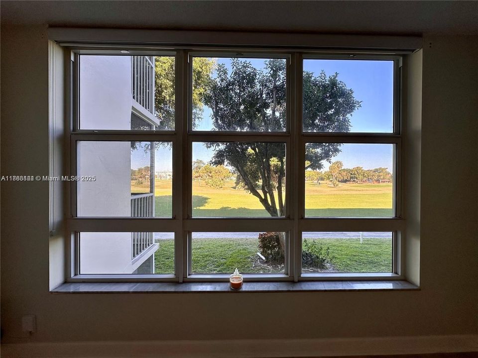 For Sale: $159,000 (1 beds, 1 baths, 900 Square Feet)