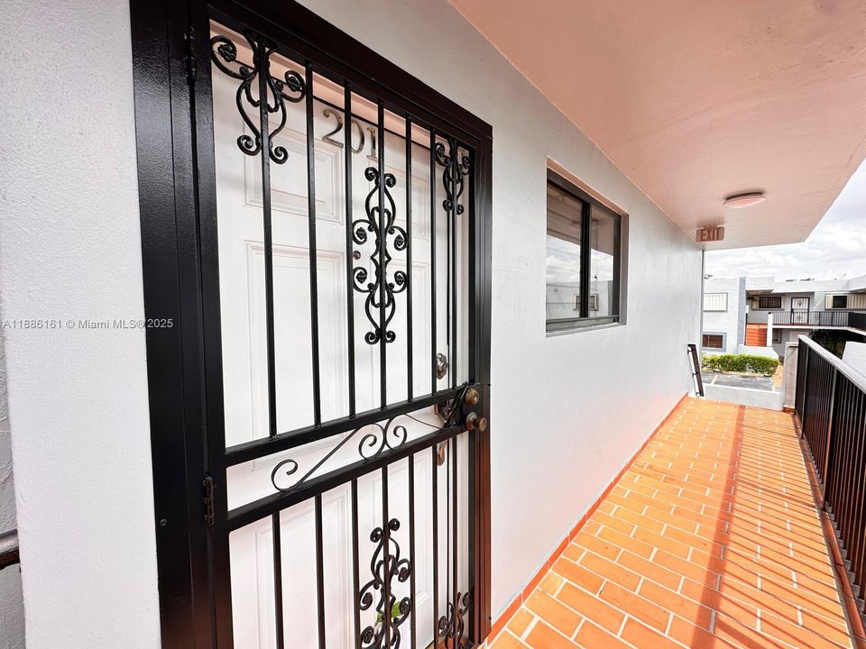 Recientemente alquilado: $2,250 (2 camas, 2 baños, 888 Pies cuadrados)