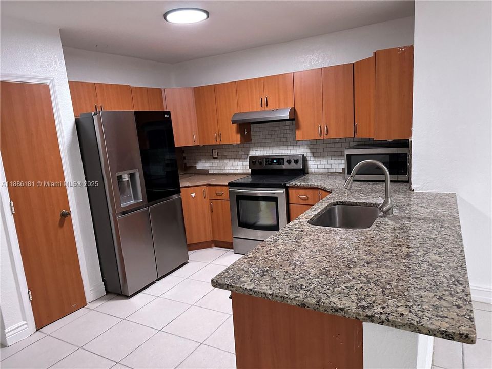 Active With Contract: $2,600 (3 beds, 2 baths, 3201 Square Feet)