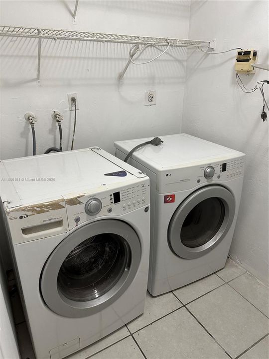 Active With Contract: $2,600 (3 beds, 2 baths, 3201 Square Feet)