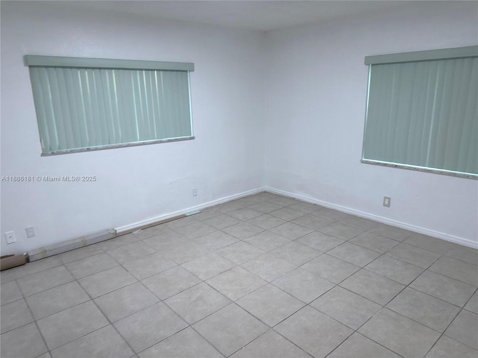 Active With Contract: $2,600 (3 beds, 2 baths, 3201 Square Feet)