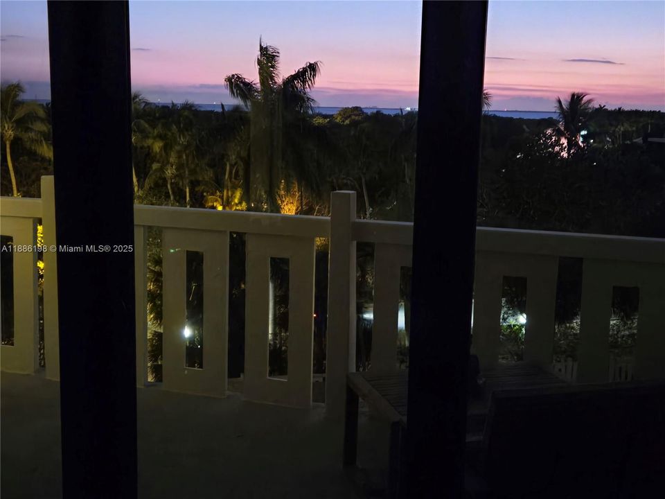 出租: $5,800 (2 贝兹, 2 浴室, 1409 平方英尺)