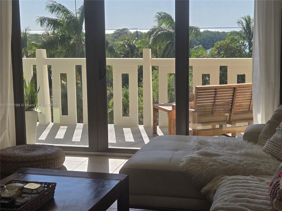 出租: $5,800 (2 贝兹, 2 浴室, 1409 平方英尺)