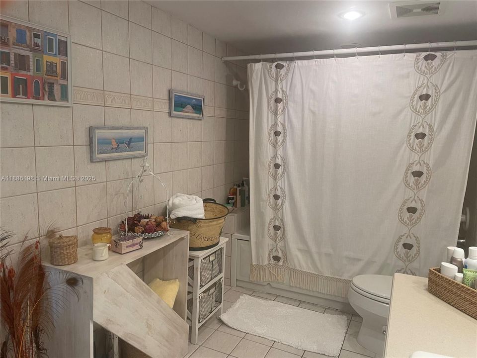 出租: $5,800 (2 贝兹, 2 浴室, 1409 平方英尺)