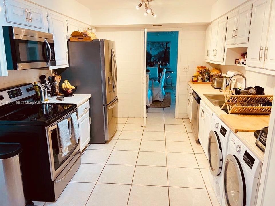 出租: $5,800 (2 贝兹, 2 浴室, 1409 平方英尺)