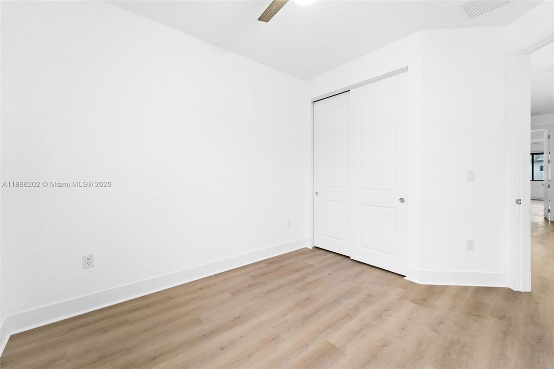 Под контрактом: $5,500 (4 спален, 3 ванн, 2158 Квадратных фут)