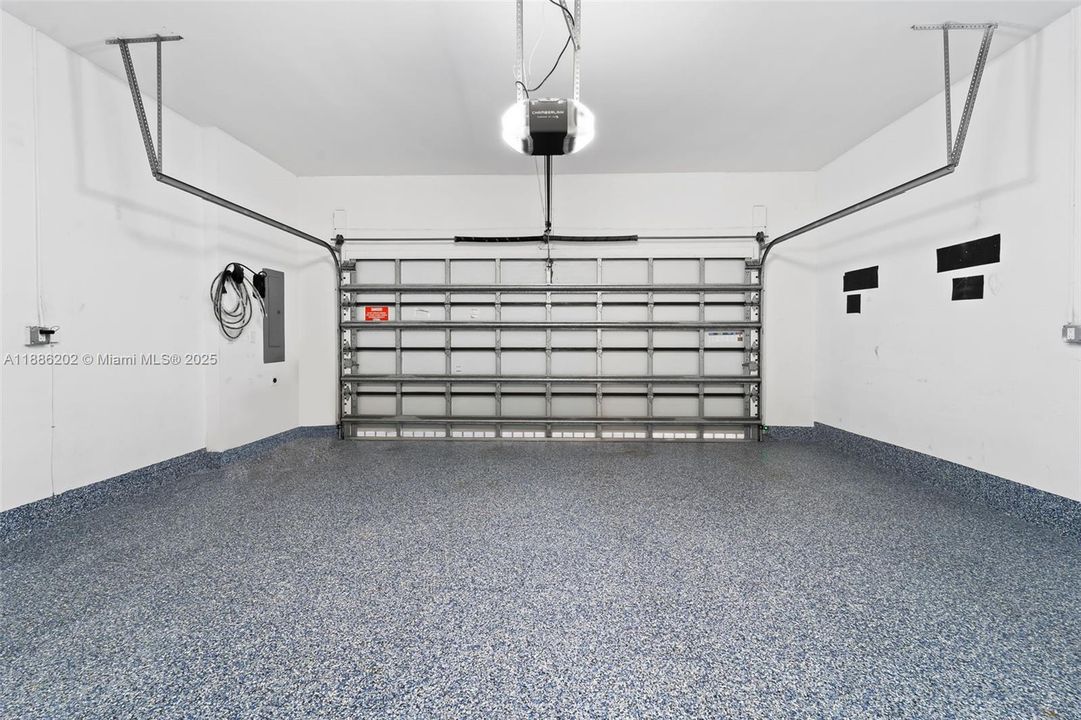 Под контрактом: $5,500 (4 спален, 3 ванн, 2158 Квадратных фут)