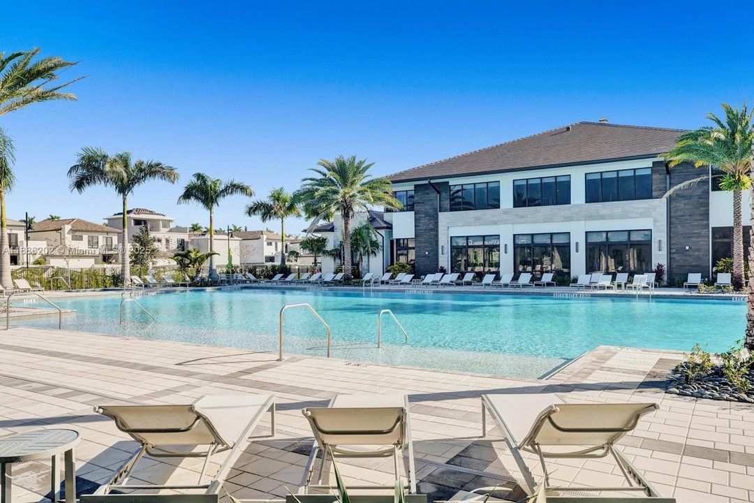 Под контрактом: $5,500 (4 спален, 3 ванн, 2158 Квадратных фут)