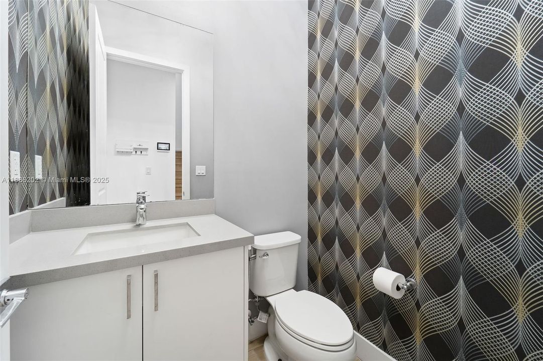 Под контрактом: $5,500 (4 спален, 3 ванн, 2158 Квадратных фут)