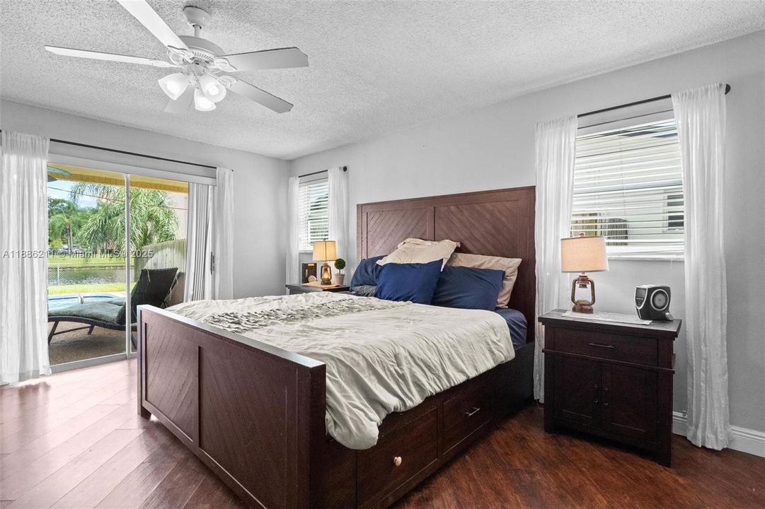 合同活跃: $665,000 (4 贝兹, 2 浴室, 2111 平方英尺)